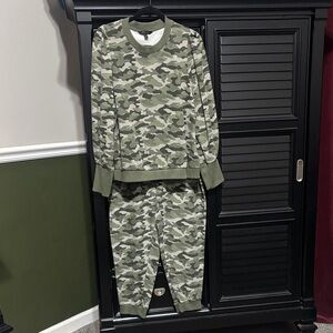 Banana republic factory, super cute, camo pattern, sweatshirt, and pants